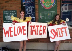 Tater Fries, @allisonepshteyn & @iamkaitlynmarie (Photo: Sami.)
